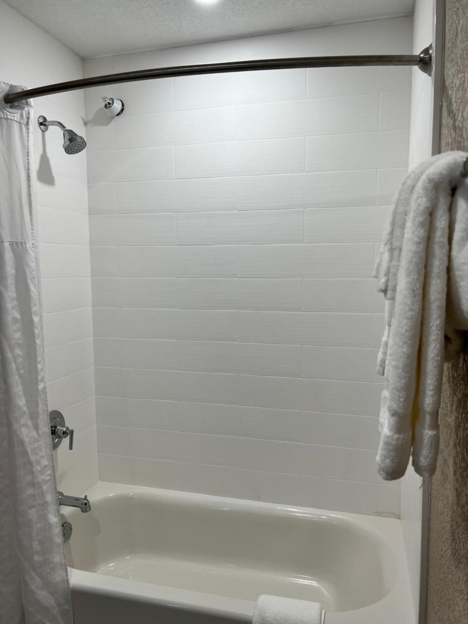 Norland Inn & Suites Roseau Room photo