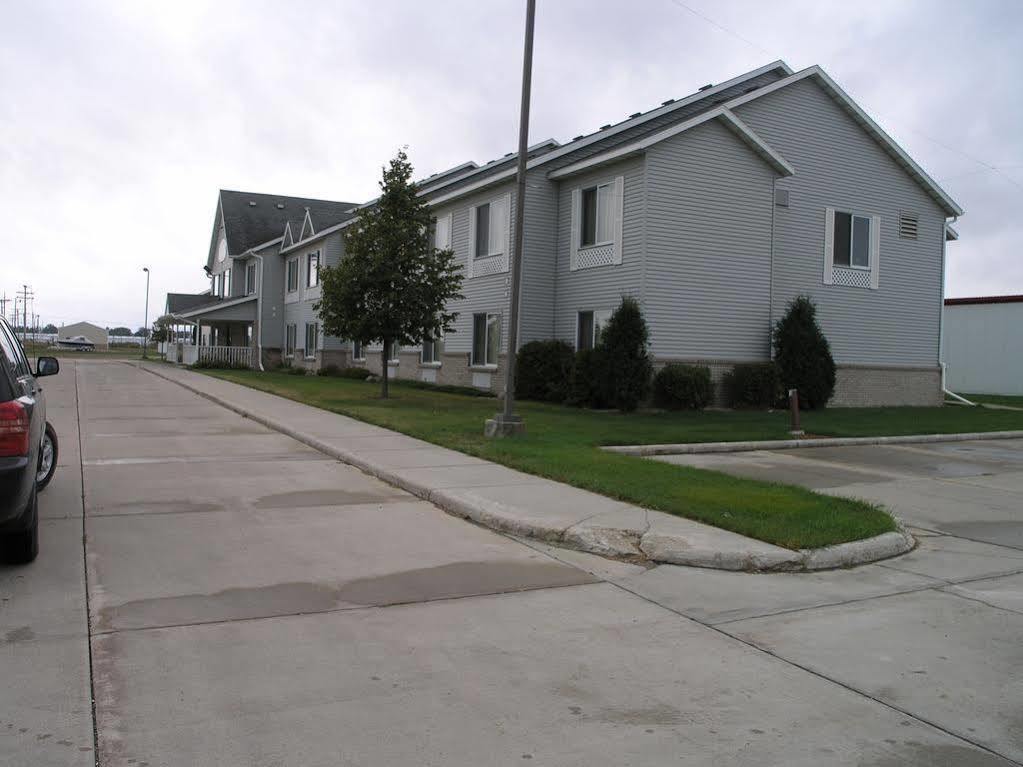 Norland Inn & Suites Roseau Exterior photo